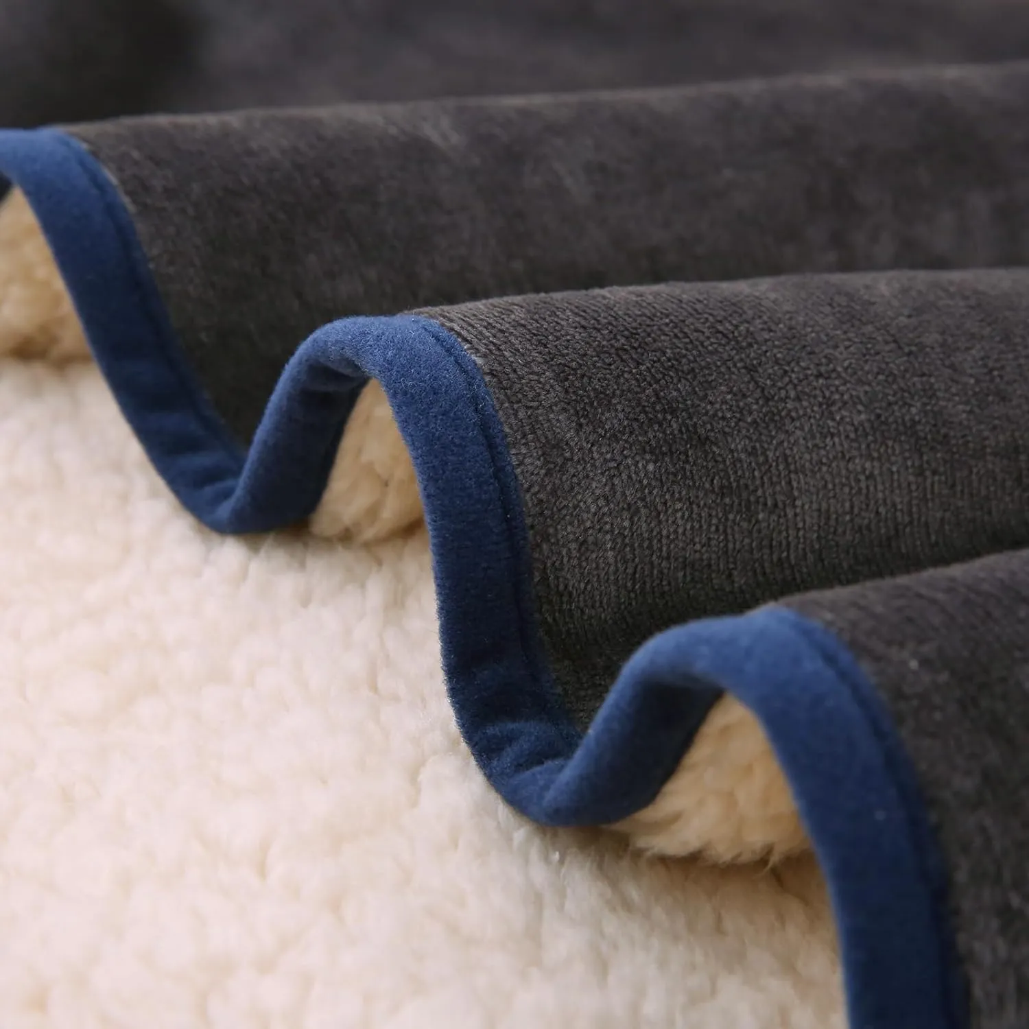 DaysU Waterproof Dog Blanket for Small Dogs - Soft Sherpa Fleece Reversible Pet Blanket, Cat Blanket Washable for Couch Protection, Warm Plush Dog Throw, 40"x50" Grey