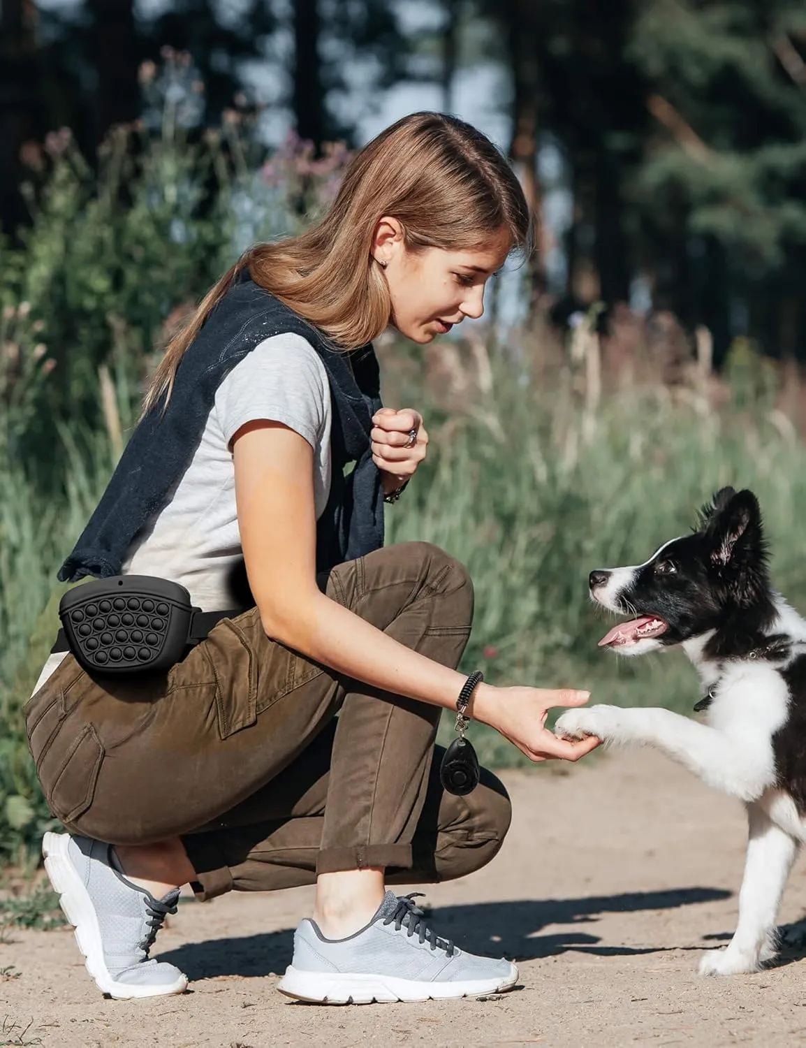 Gobeigo Dog Treat Pouch with Training Clicker 2.0-Upgrade Stronger Magnetic Closure to Avoid Spilling, 1.67 Cup Silicone Treat Bag Fanny Pack with Waist Belt for Pet Training Walking (Black)